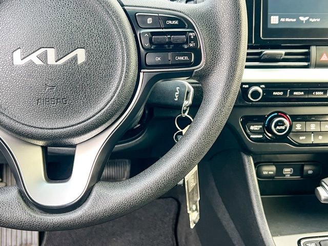 Used 2022 Kia Niro LX image 23