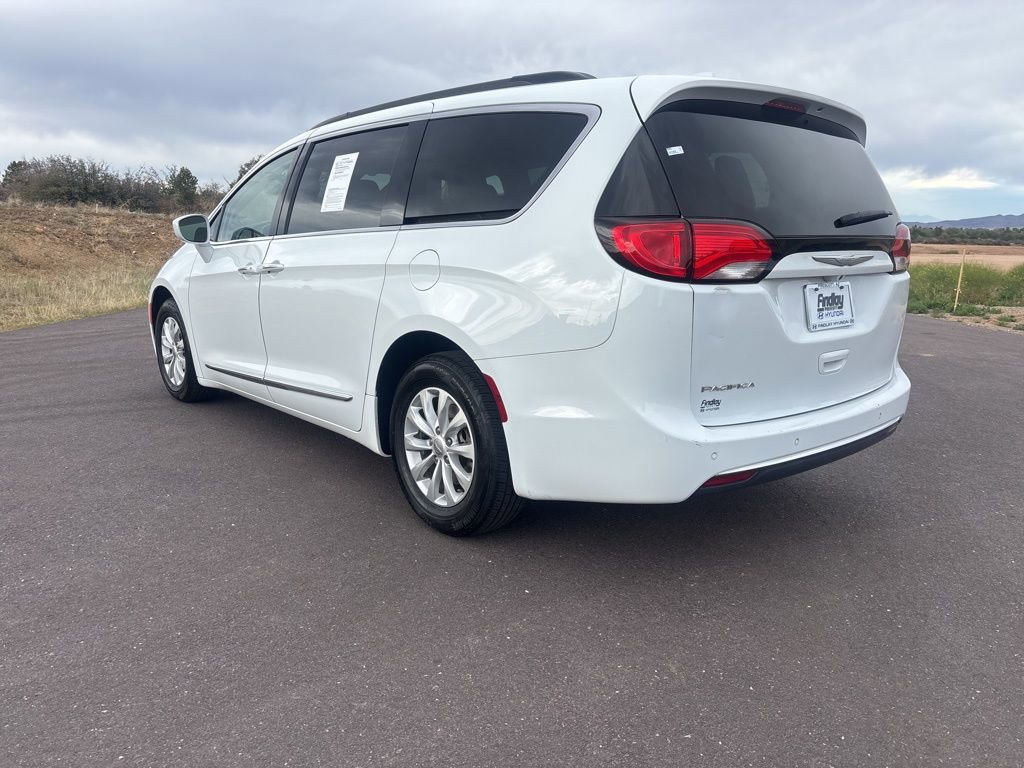 Used 2017 Chrysler Pacifica Touring-L FWD image 6