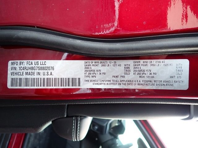 New 2025 Jeep Grand Cherokee Limited w/ Black Appearance Package image 17