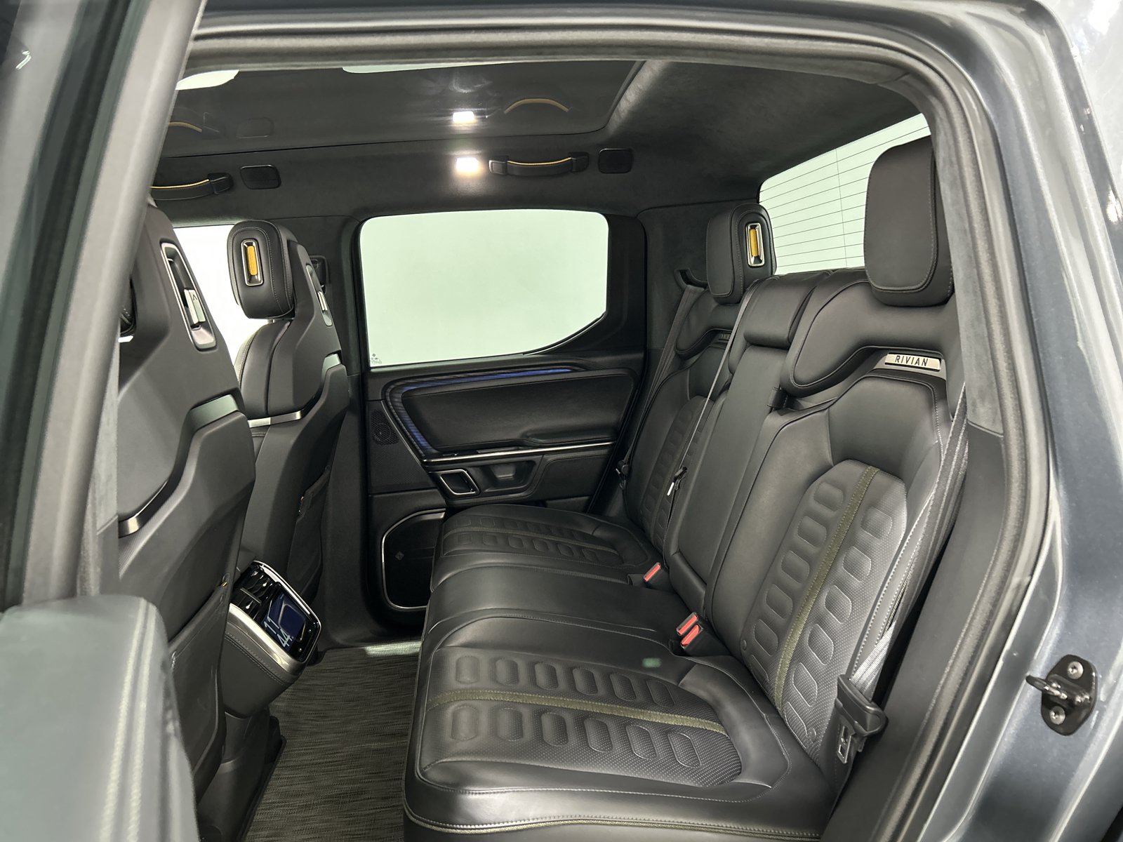 Used 2024 Rivian R1T Adventure AWD/4WD image 21