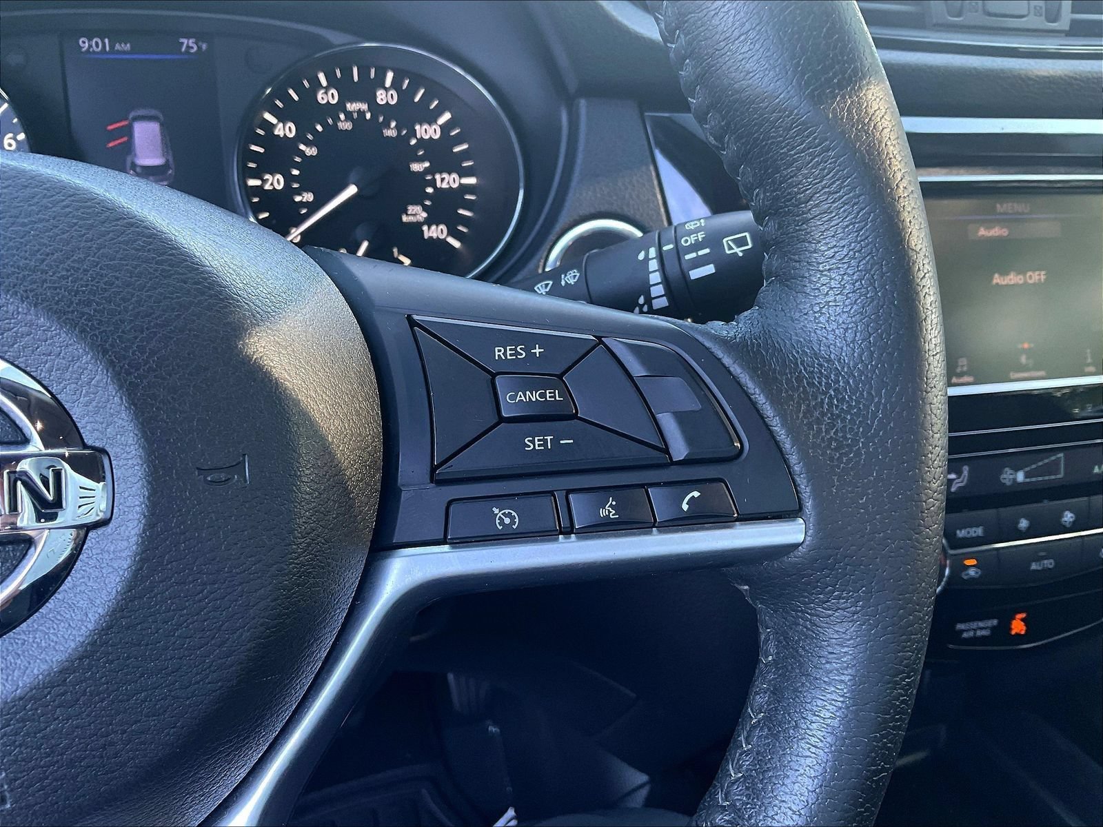 Used 2020 Nissan Rogue SV FWD image 13