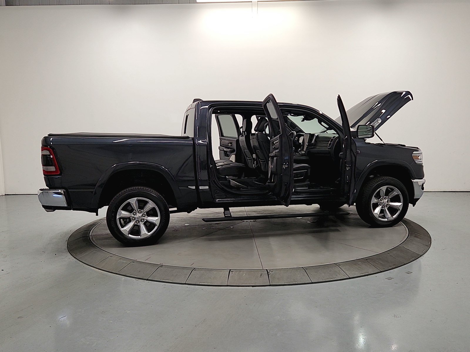 Used 2019 RAM 1500 Limited AWD/4WD image 18
