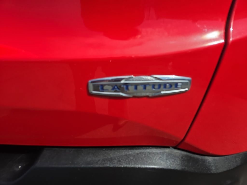 Used 2018 Jeep Renegade Latitude w/ Cold Weather Group image 24