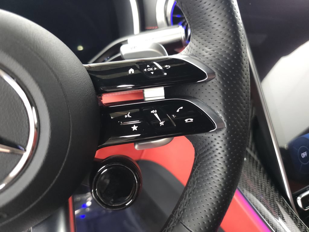 Used 2022 Mercedes-Benz SL 55 AMG 4MATIC w/ Driver Assistance Package image 14