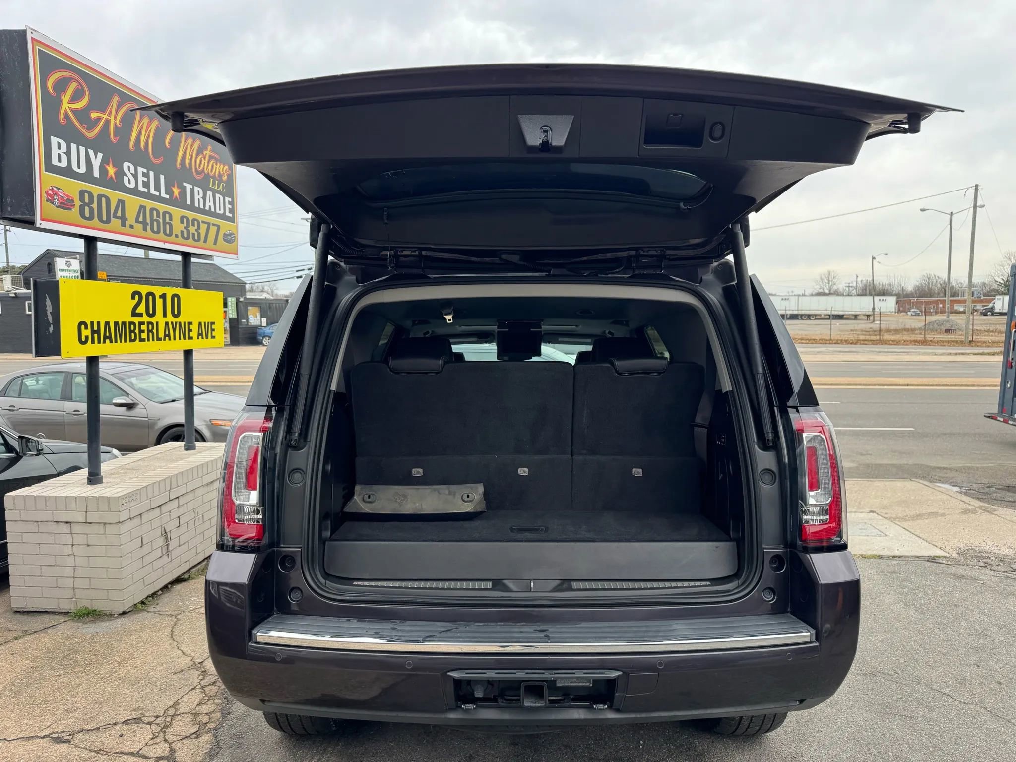 Used 2015 GMC Yukon Denali w/ Open Road Package image 16