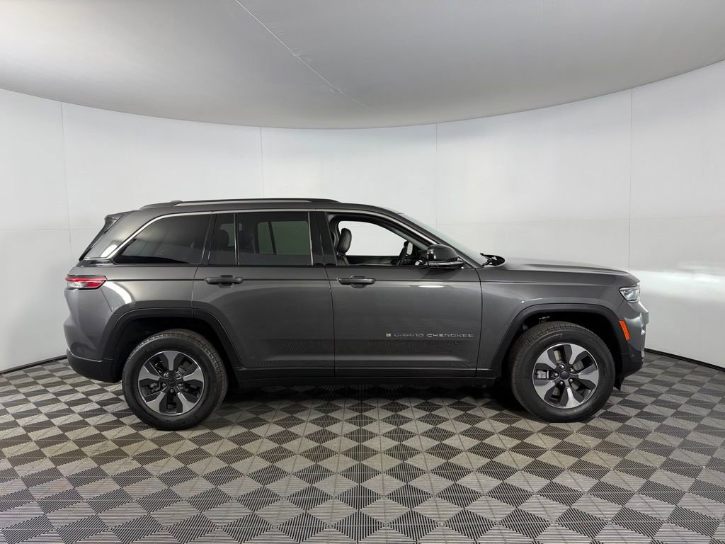 Used 2022 Jeep Grand Cherokee Limited 4xe w/ Luxury Tech Group II image 3