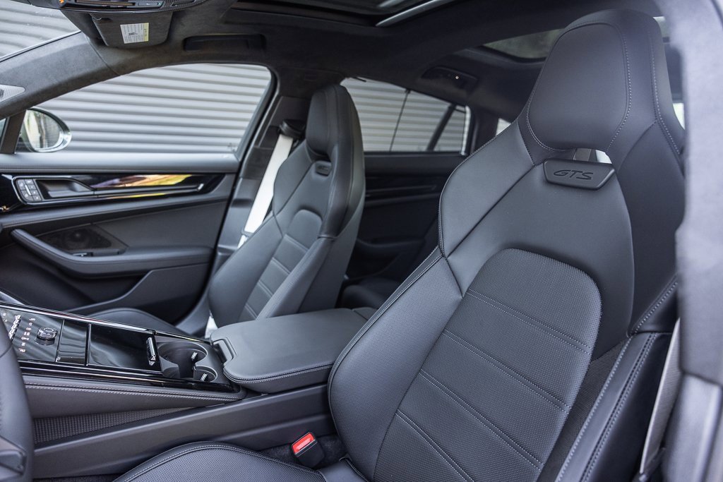 Certified 2025 Porsche Panamera GTS image 5