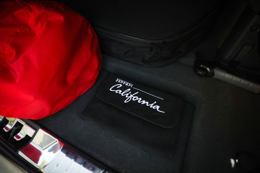 Certified 2013 Ferrari California image 27
