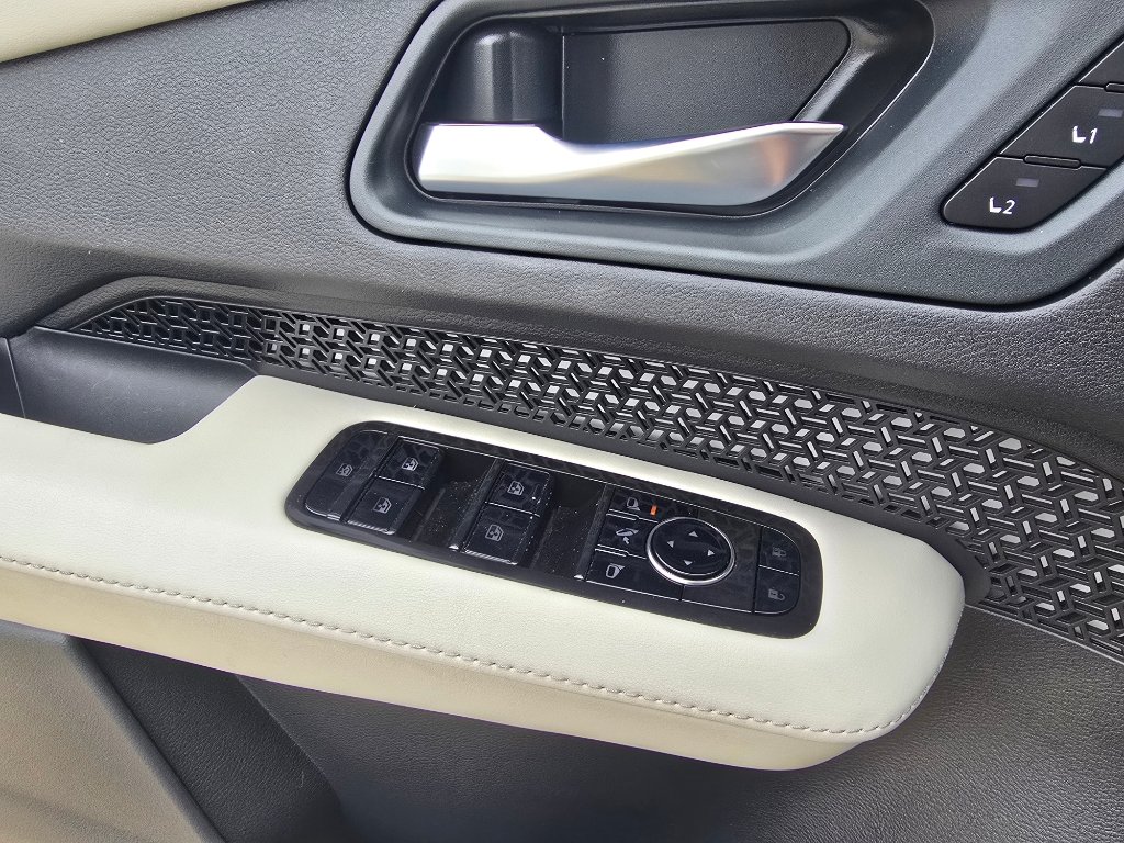 Used 2025 Nissan Ariya FWD image 18