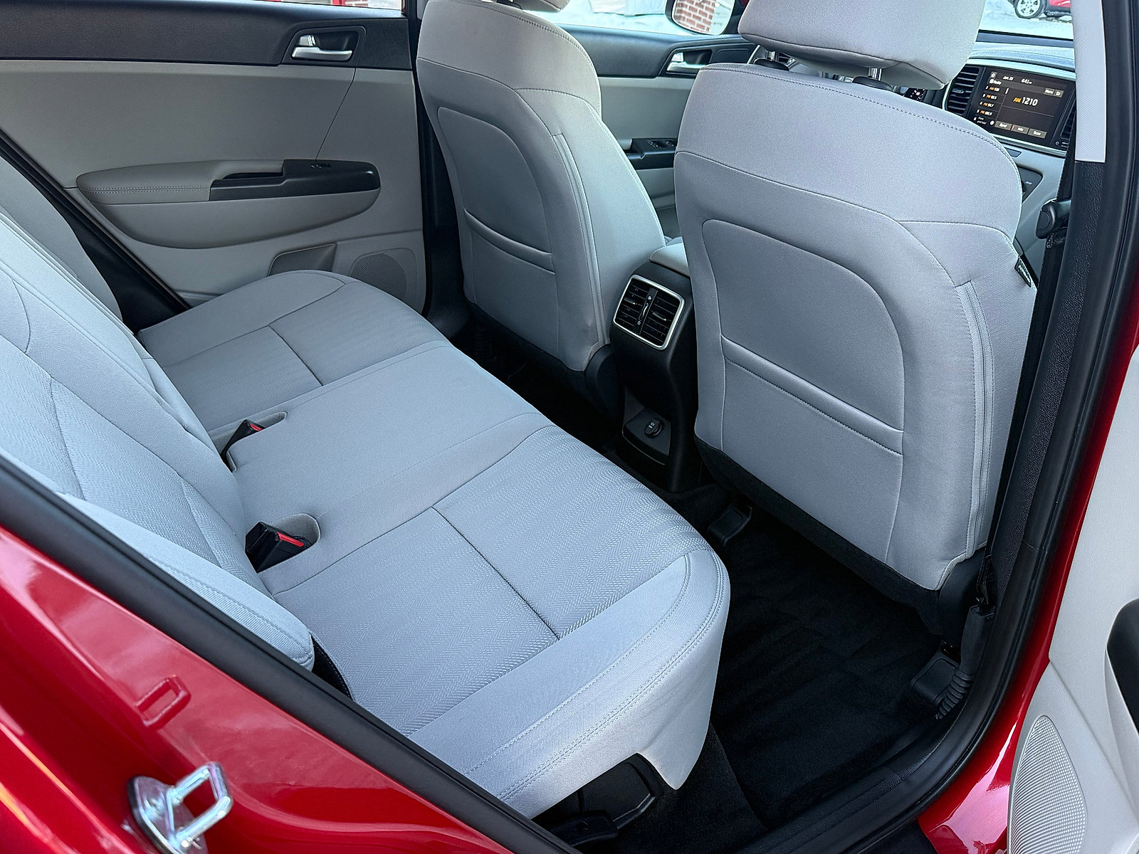 Used 2022 Kia Sportage LX image 32