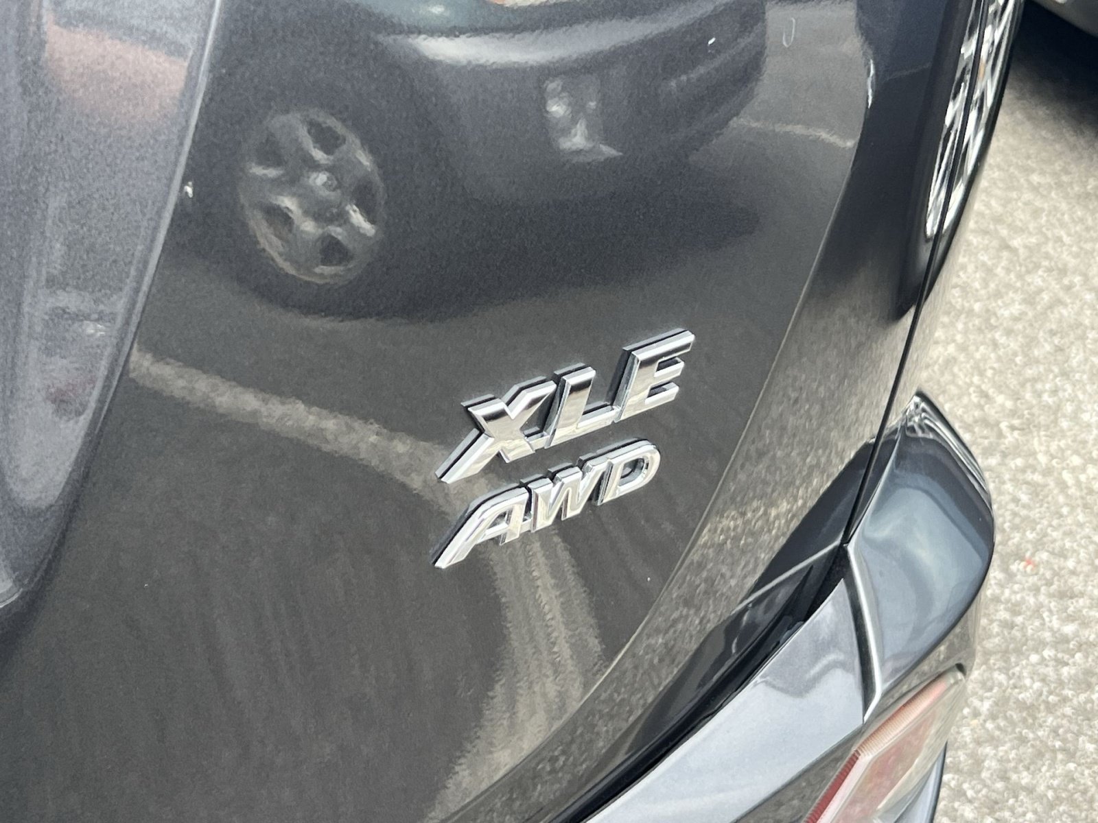 Used 2018 Toyota RAV4 XLE w/ Plus Extra Value Package AWD/4WD image 22