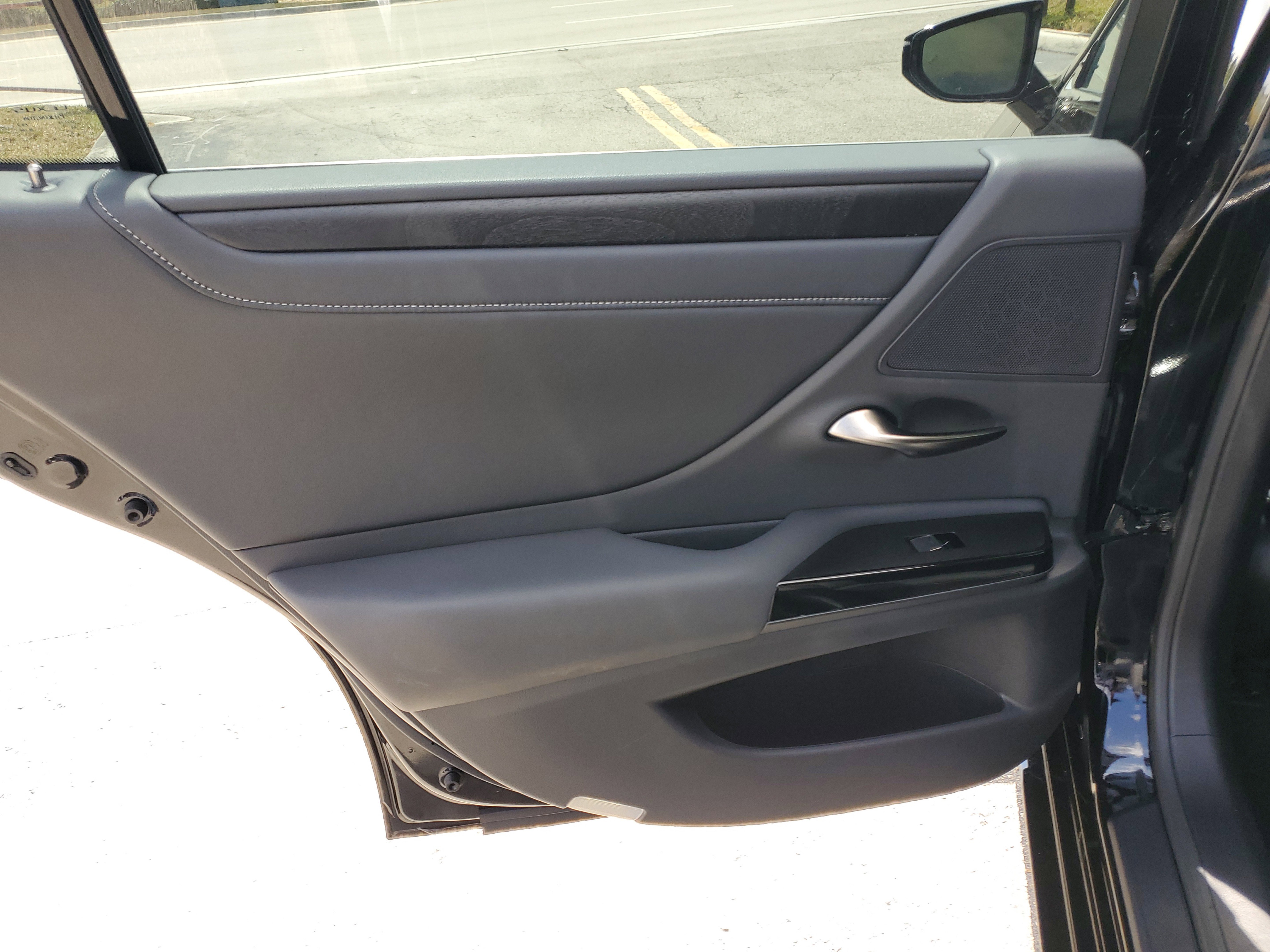 Used 2024 Lexus ES 350 w/ Premium Package image 31