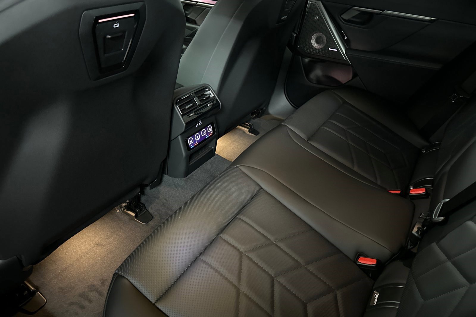 New 2026 BMW 550e xDrive w/ Premium Package image 21