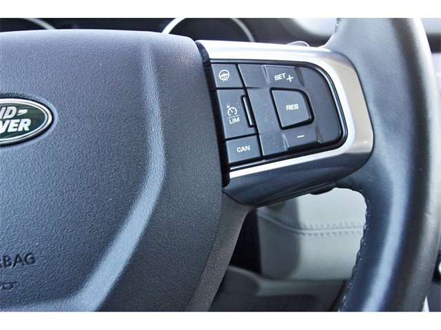 Used 2017 Land Rover Discovery Sport SE image 19