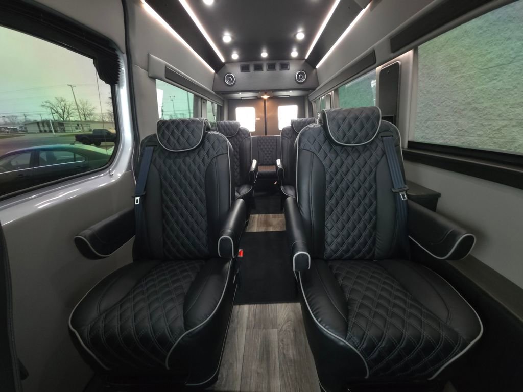 Used 2022 Mercedes-Benz Sprinter 2500 image 3