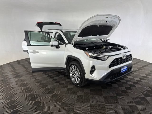 Used 2025 Toyota RAV4 XLE Premium w/ Weather Package AWD/4WD image 15