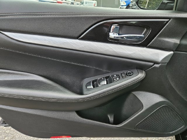 Used 2017 Nissan Maxima 3.5 SL w/ Interior Lighting Package FWD image 22