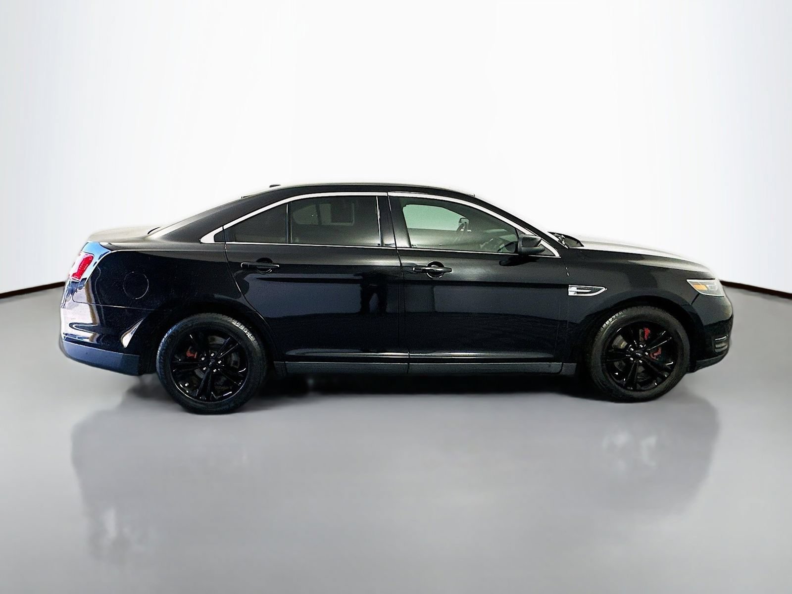 Used 2016 Ford Taurus SEL FWD image 8
