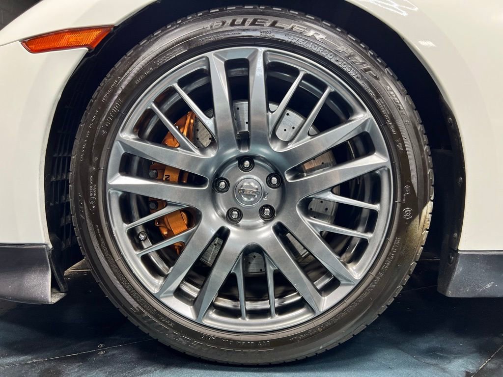 Used 2017 Nissan GT-R Premium image 35