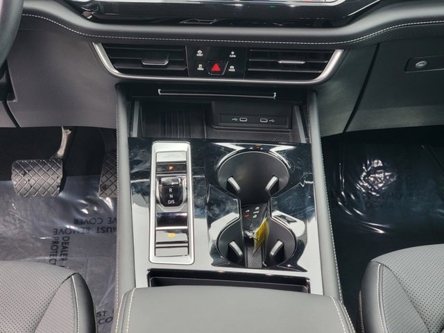 Used 2025 Volkswagen Atlas SE image 27