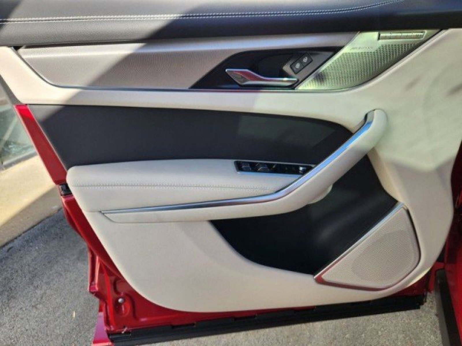 New 2024 Jaguar F-PACE R-Dynamic S image 27