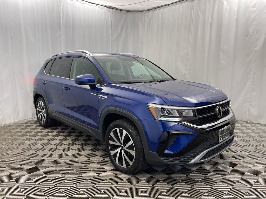 Used 2022 Volkswagen Taos SE image 2
