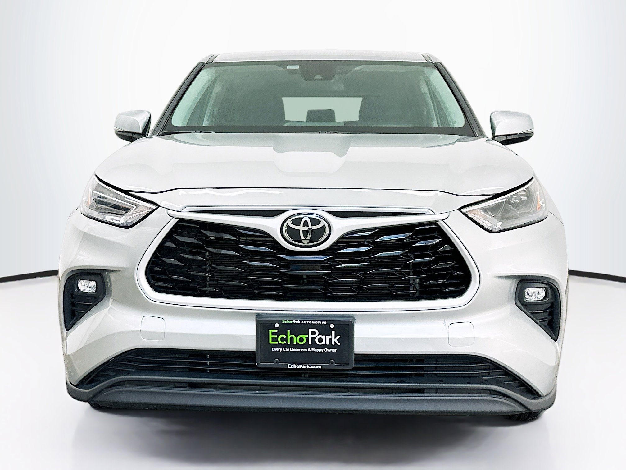 Used 2024 Toyota Highlander LE image 2