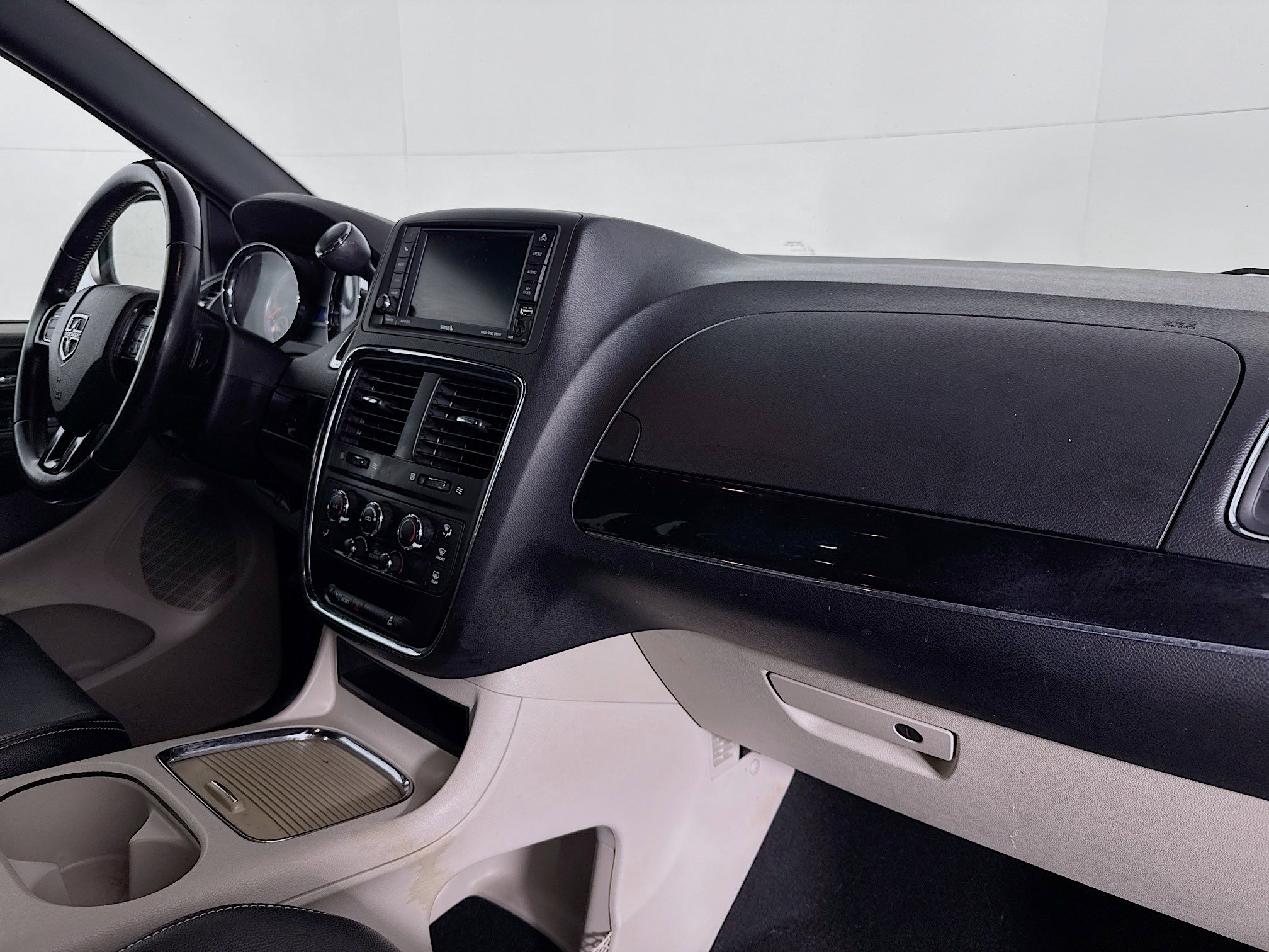 Used 2019 Dodge Grand Caravan SXT image 28