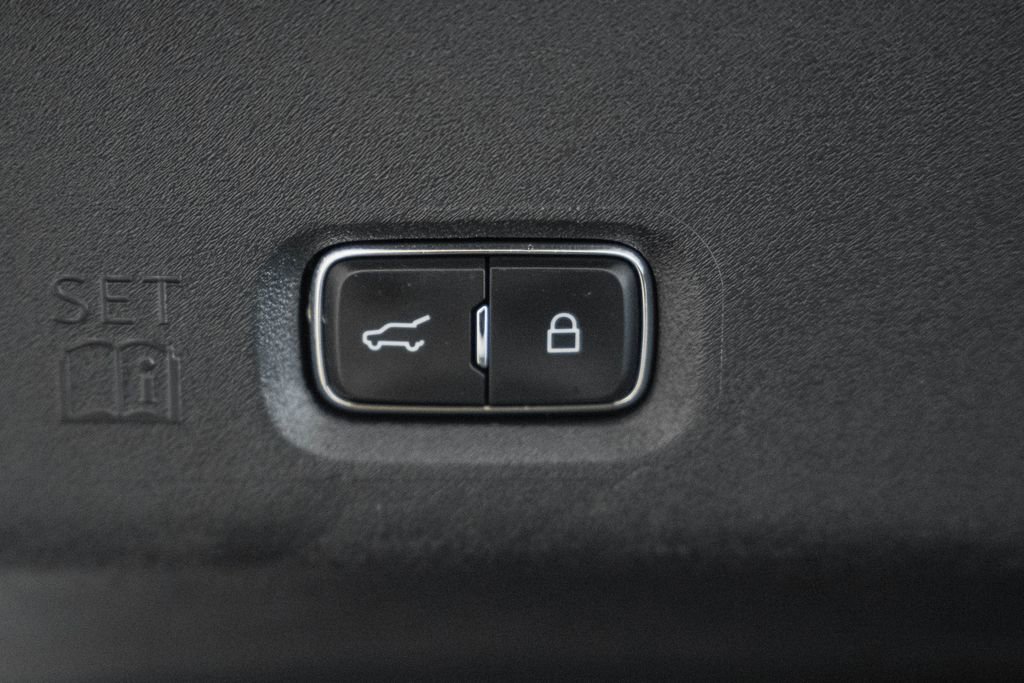 Used 2025 Ford Expedition Platinum w/ Stealth Appearance Package AWD/4WD image 11