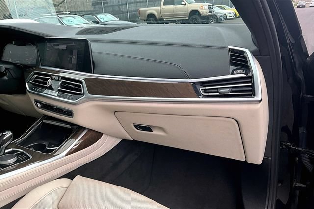 Used 2020 BMW X7 xDrive40i w/ Premium Package AWD/4WD image 16