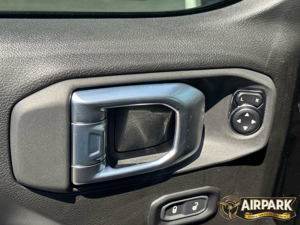 New 2025 Jeep Gladiator Sport AWD/4WD image 12