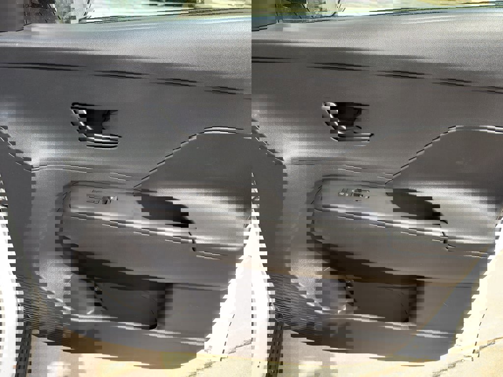 Used 2025 Hyundai Kona SEL image 30