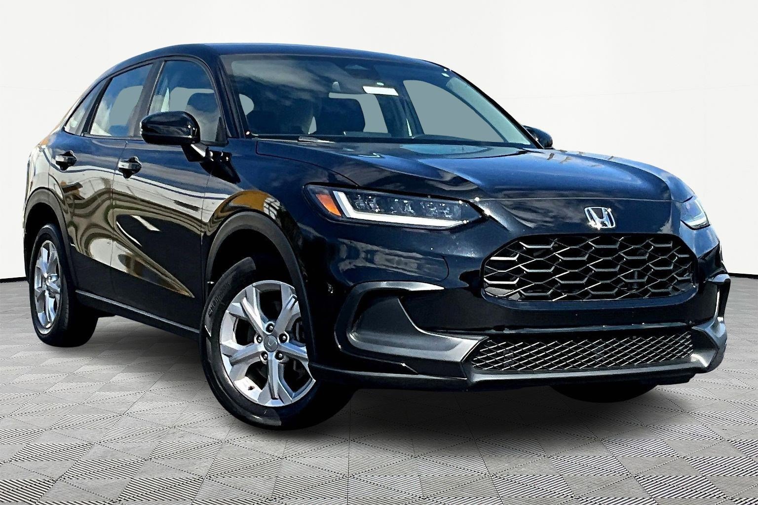 Used 2023 Honda HR-V LX image 3