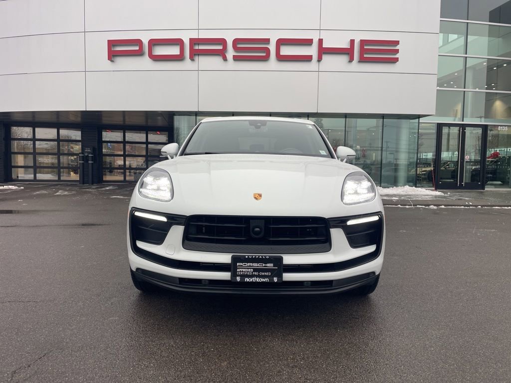 Certified 2025 Porsche Macan image 12