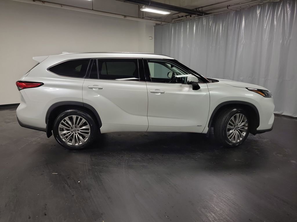 Used 2022 Toyota Highlander Platinum image 9