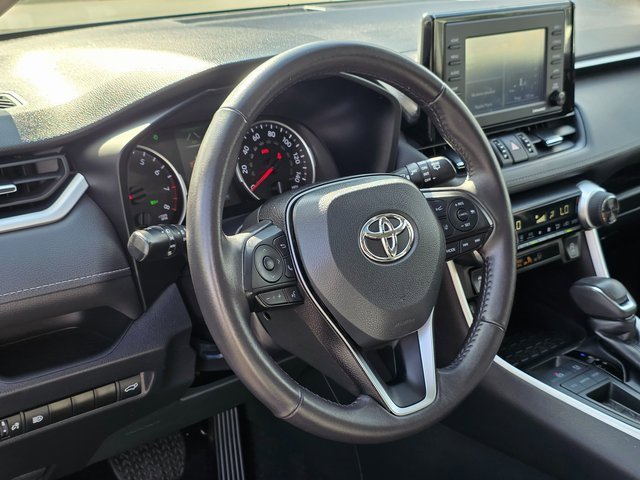 Used 2022 Toyota RAV4 XLE Premium image 13