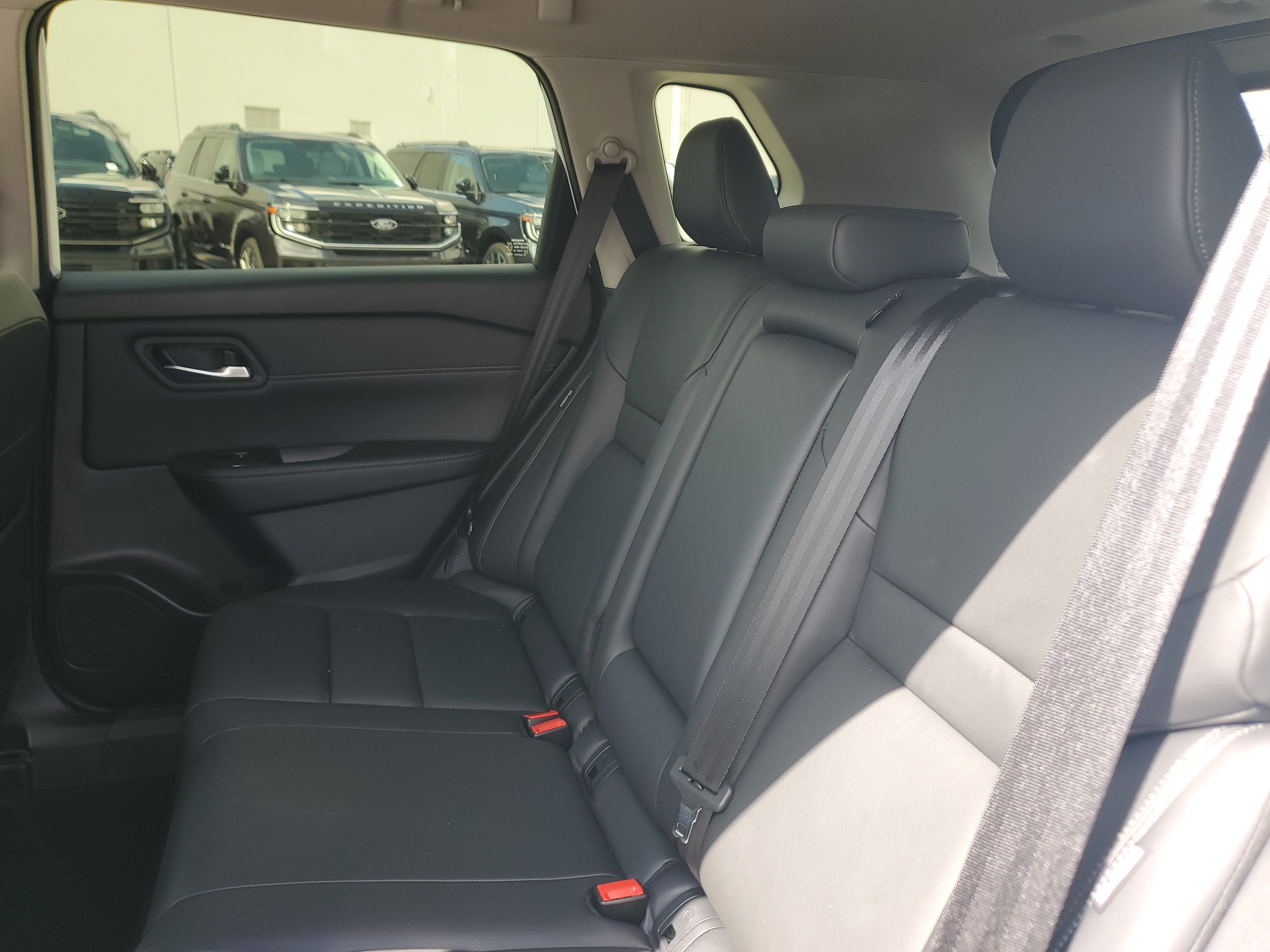 Used 2025 Nissan Rogue SL FWD image 13