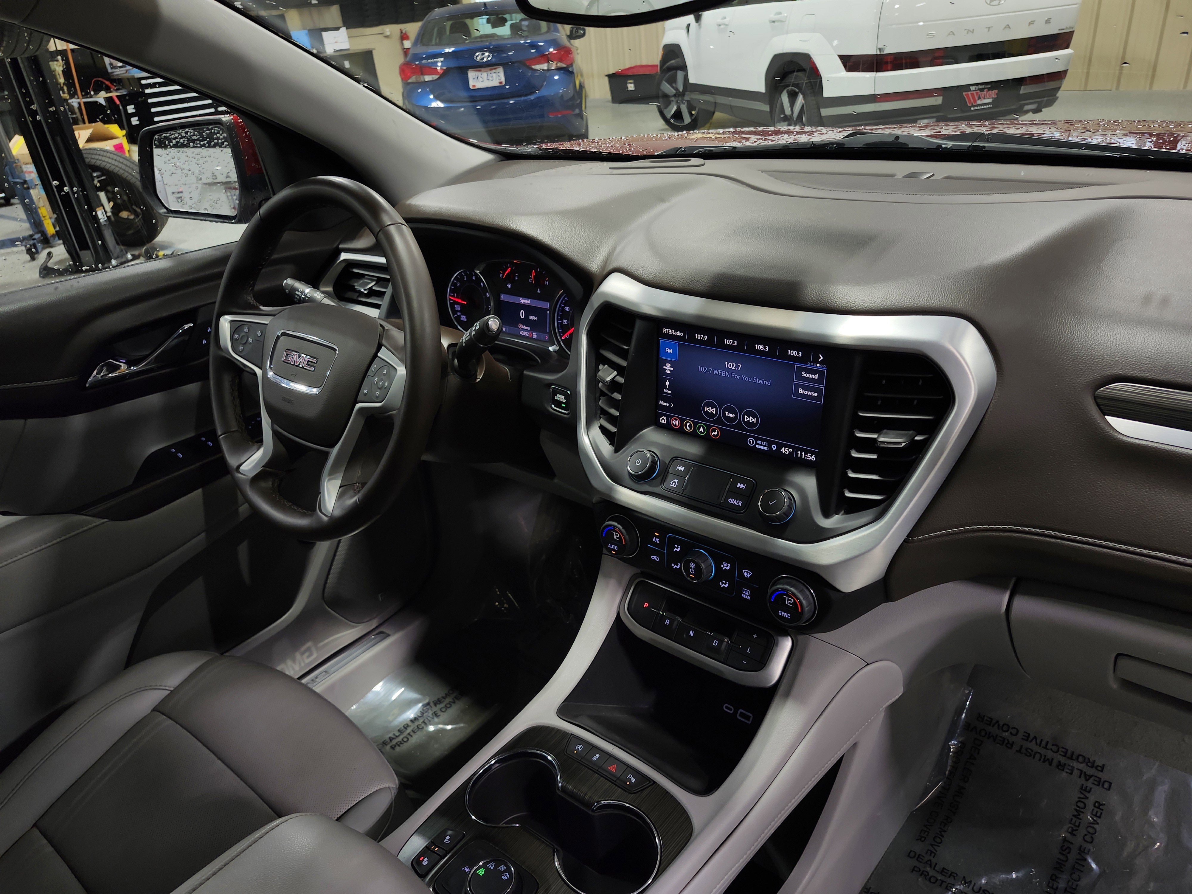 Used 2023 GMC Acadia SLT image 4