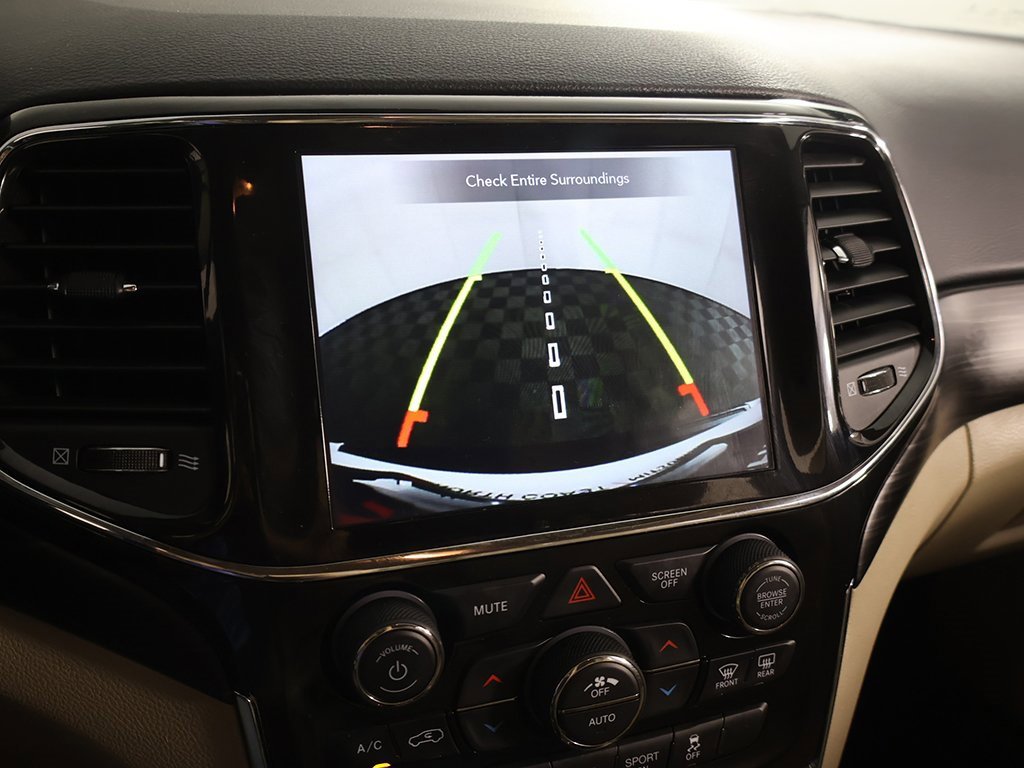 Used 2022 Jeep Grand Cherokee Laredo E image 40