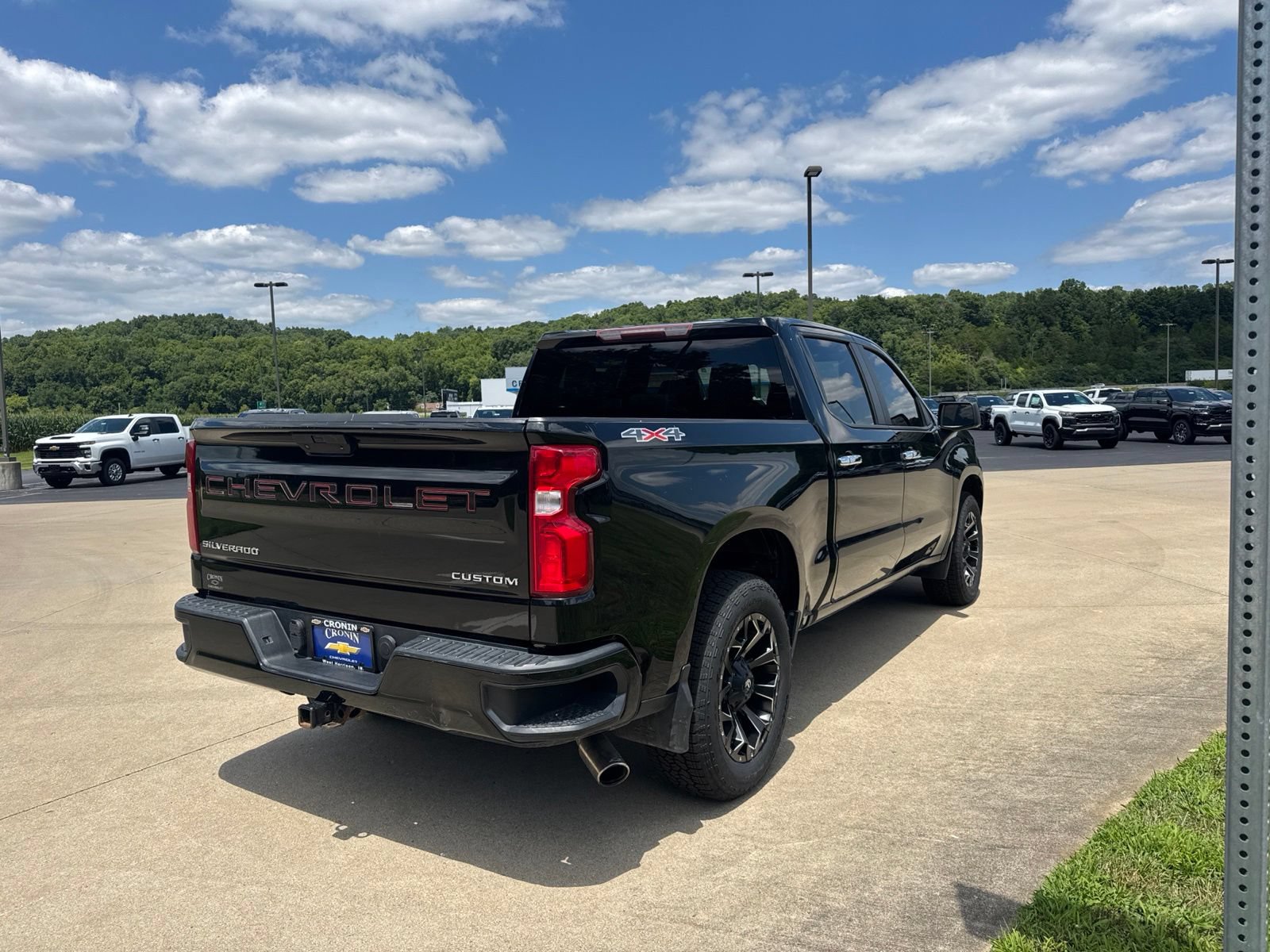 Used 2019 Chevrolet Silverado 1500 Custom w/ Custom Value Package AWD/4WD image 4