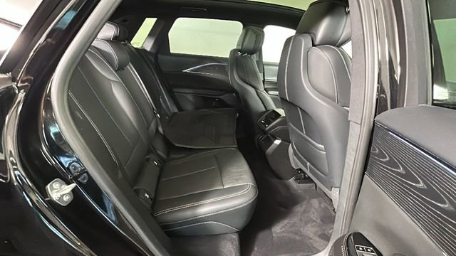 Used 2024 Cadillac Lyriq Luxury AWD/4WD image 29