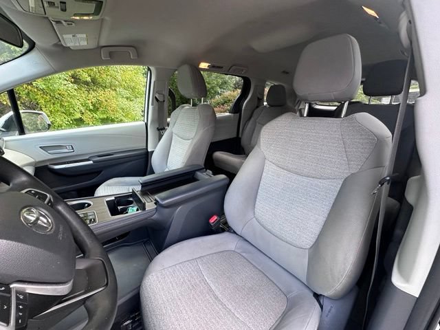 Used 2021 Toyota Sienna LE AWD/4WD image 12