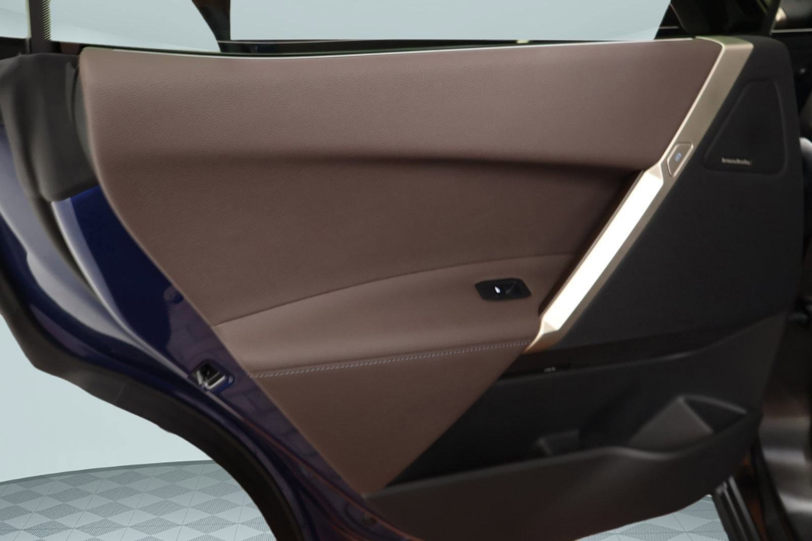 Used 2025 BMW iX xDrive50 w/ Premium Package image 12