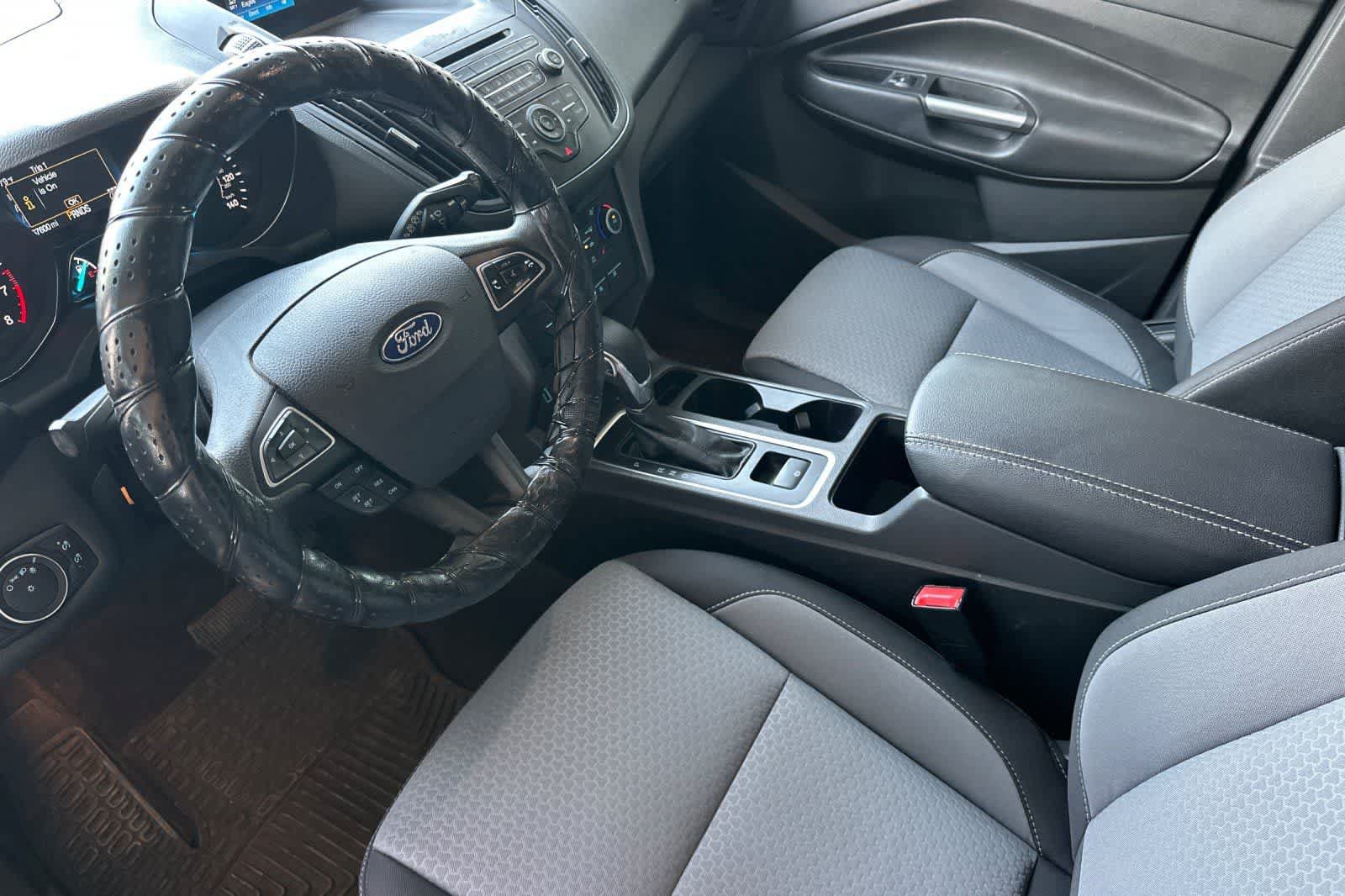 Used 2018 Ford Escape SE FWD image 14