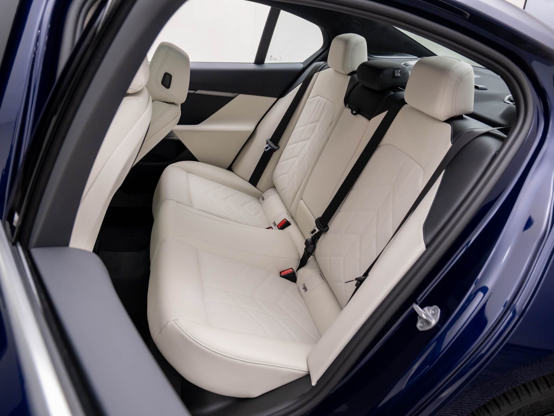 New 2026 BMW 530i xDrive AWD/4WD image 17