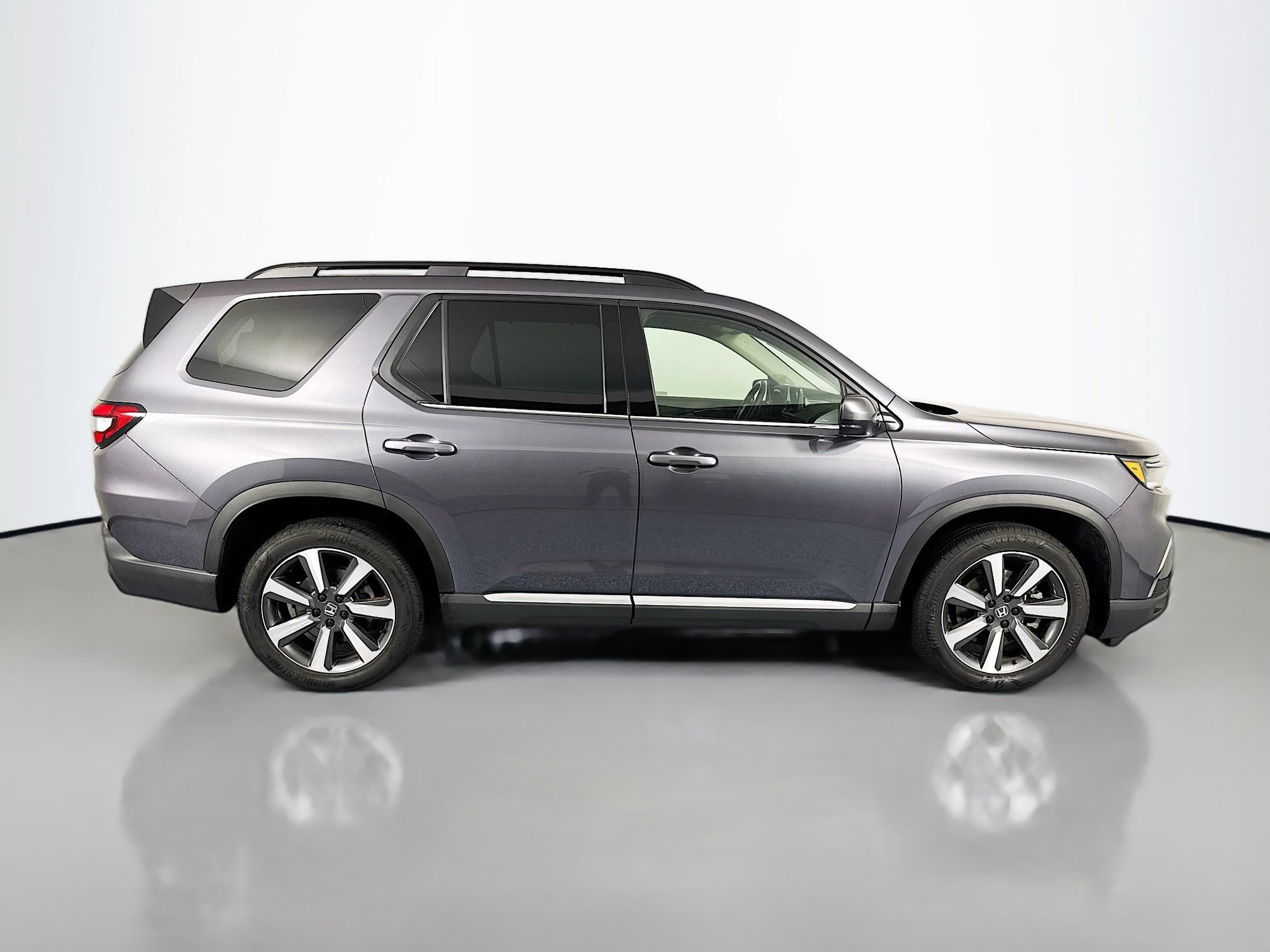 Certified 2023 Honda Pilot Touring image 4