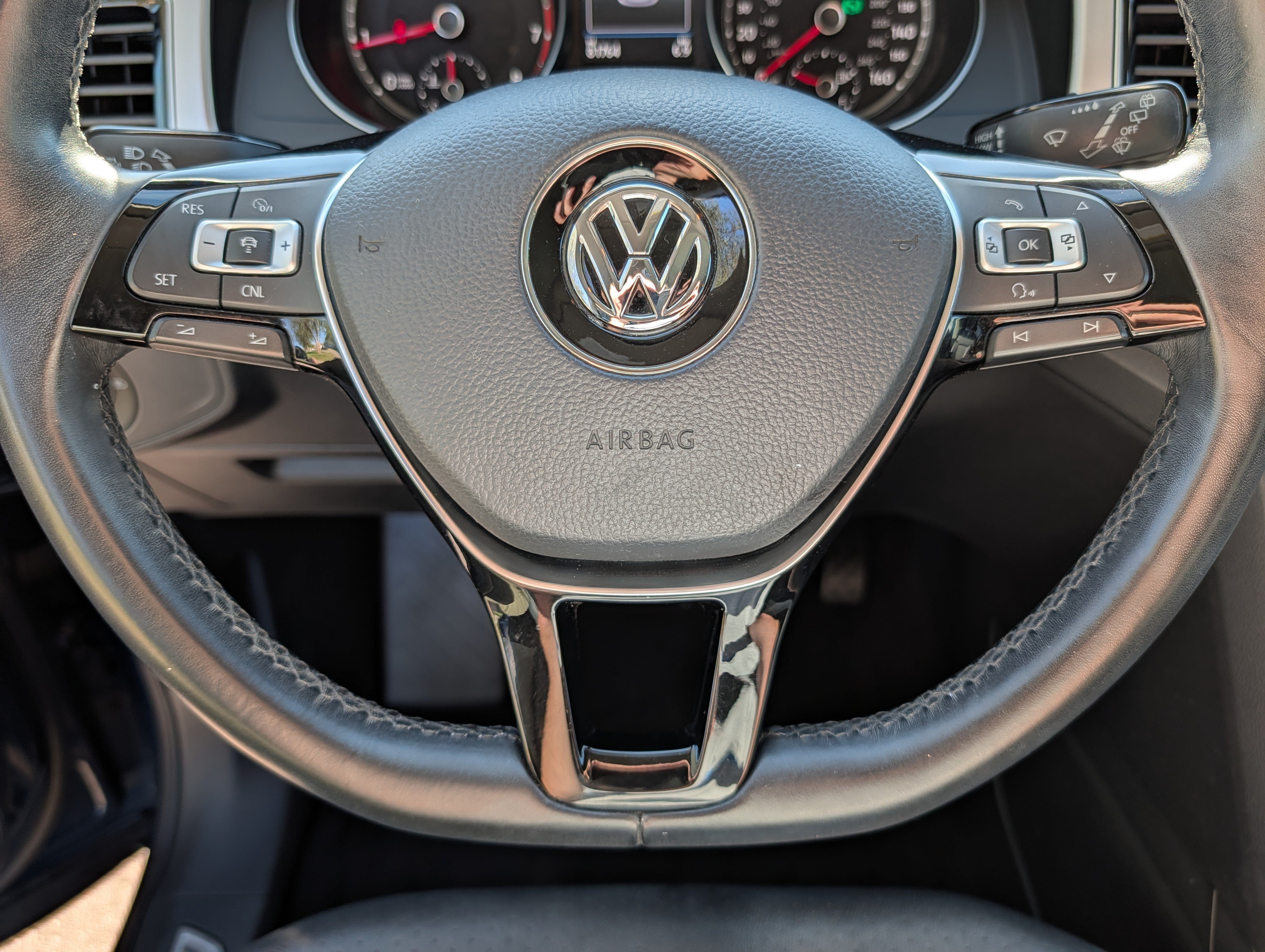 Used 2018 Volkswagen Atlas SEL AWD/4WD image 25