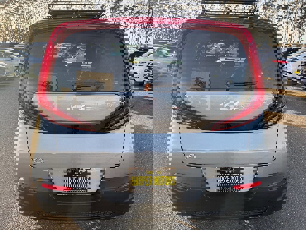 Used 2022 Kia Soul LX w/ Technology Package image 4