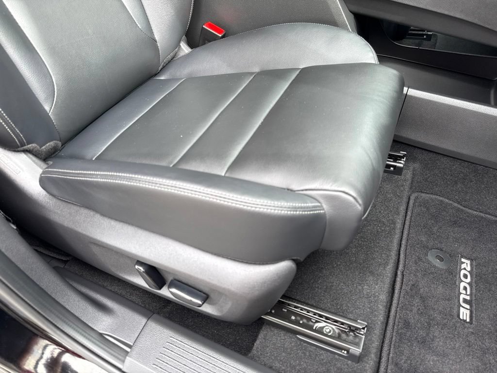 Certified 2025 Nissan Rogue SL FWD image 44