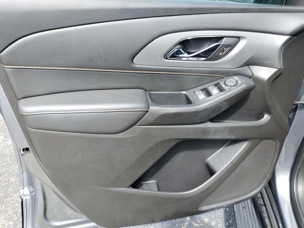 Used 2021 Chevrolet Traverse LS image 14